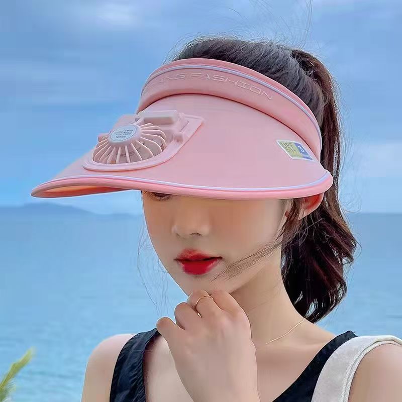 Sunscreen hat with fan